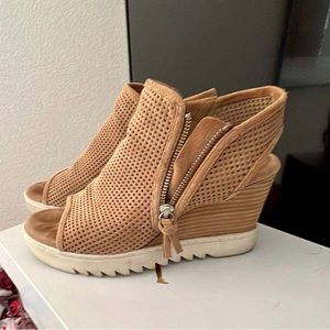 Sofft sporty wedge